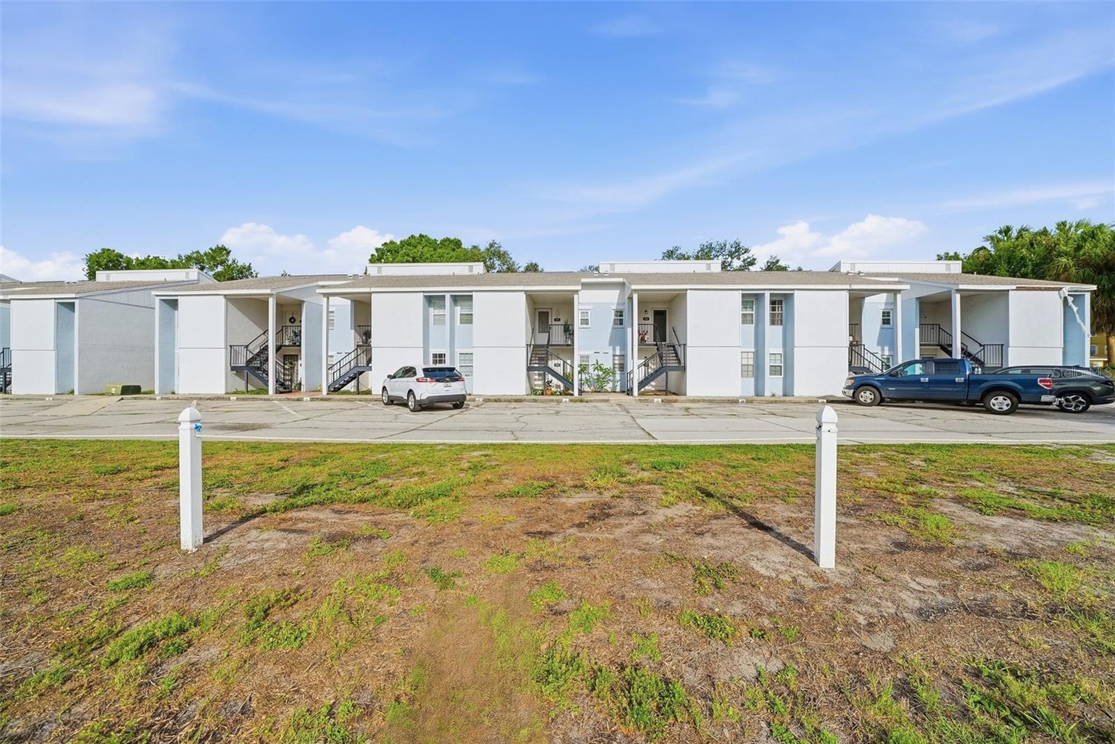3821 N OAK DR #J21, TAMPA, FL, 33611