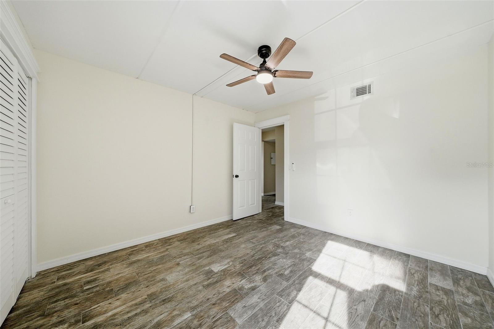 3821 N OAK DR #J21, TAMPA, FL, 33611