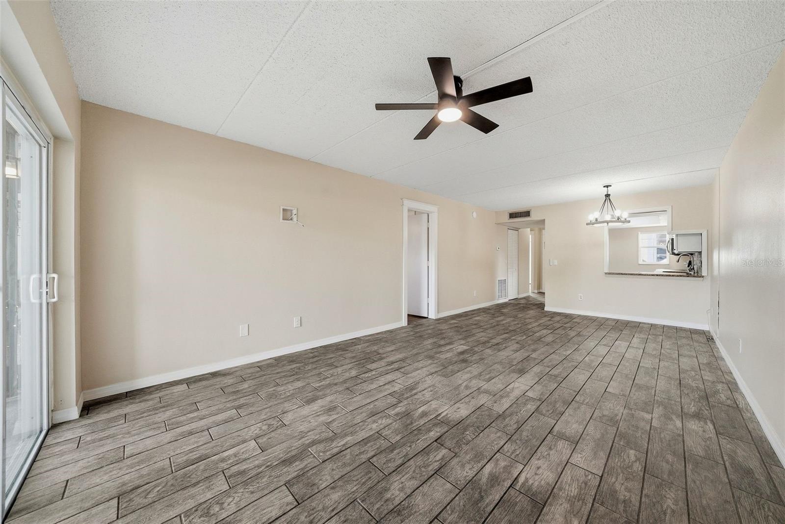 3821 N OAK DR #J21, TAMPA, FL, 33611