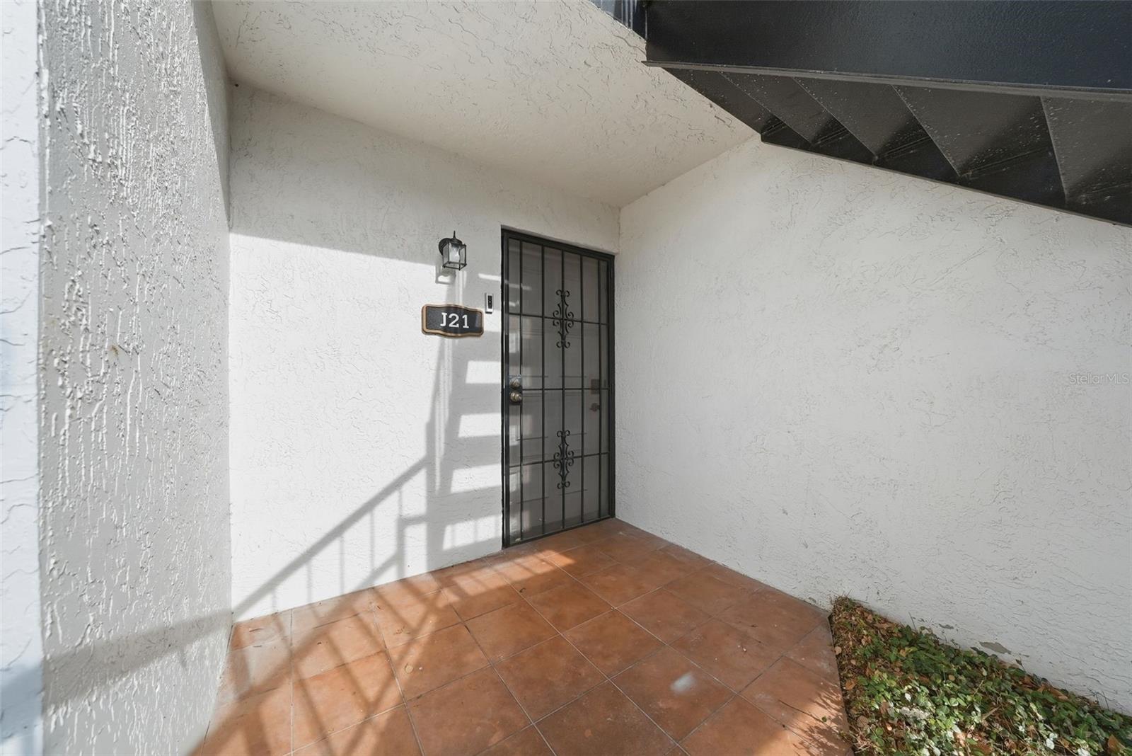 3821 N OAK DR #J21, TAMPA, FL, 33611