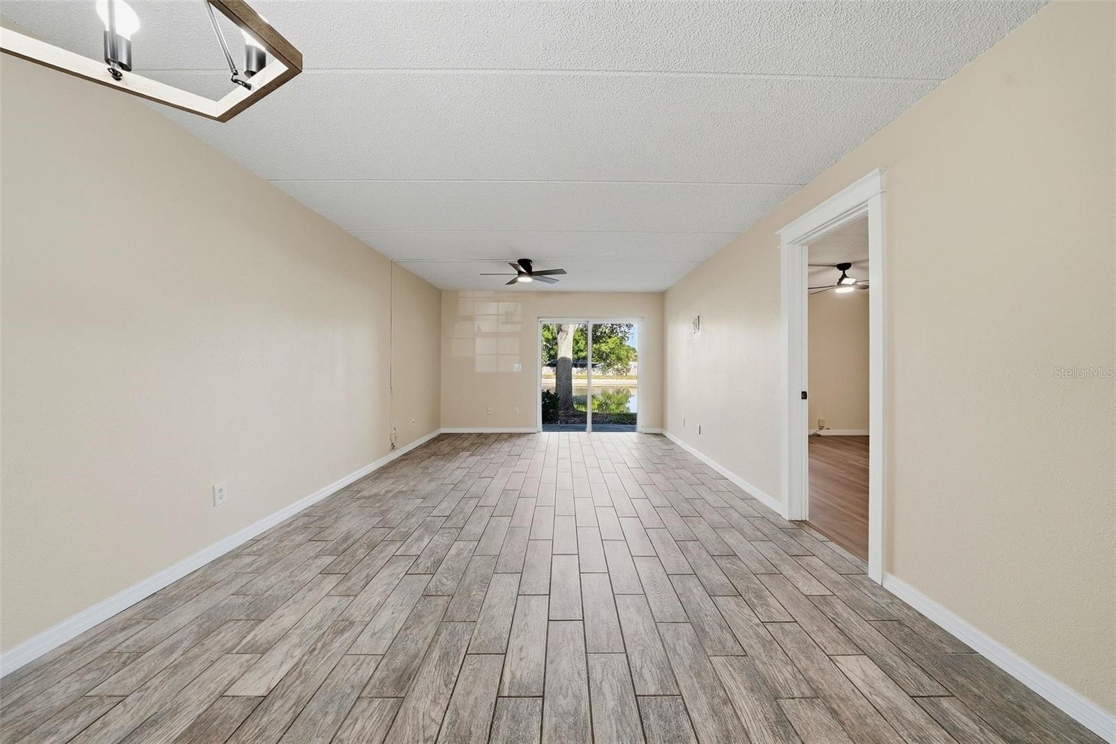 3821 N OAK DR #J21, TAMPA, FL, 33611