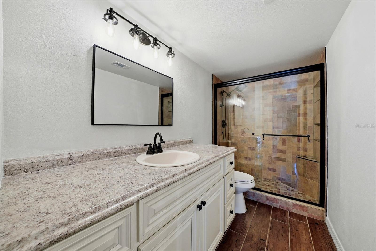 3821 N OAK DR #J21, TAMPA, FL, 33611