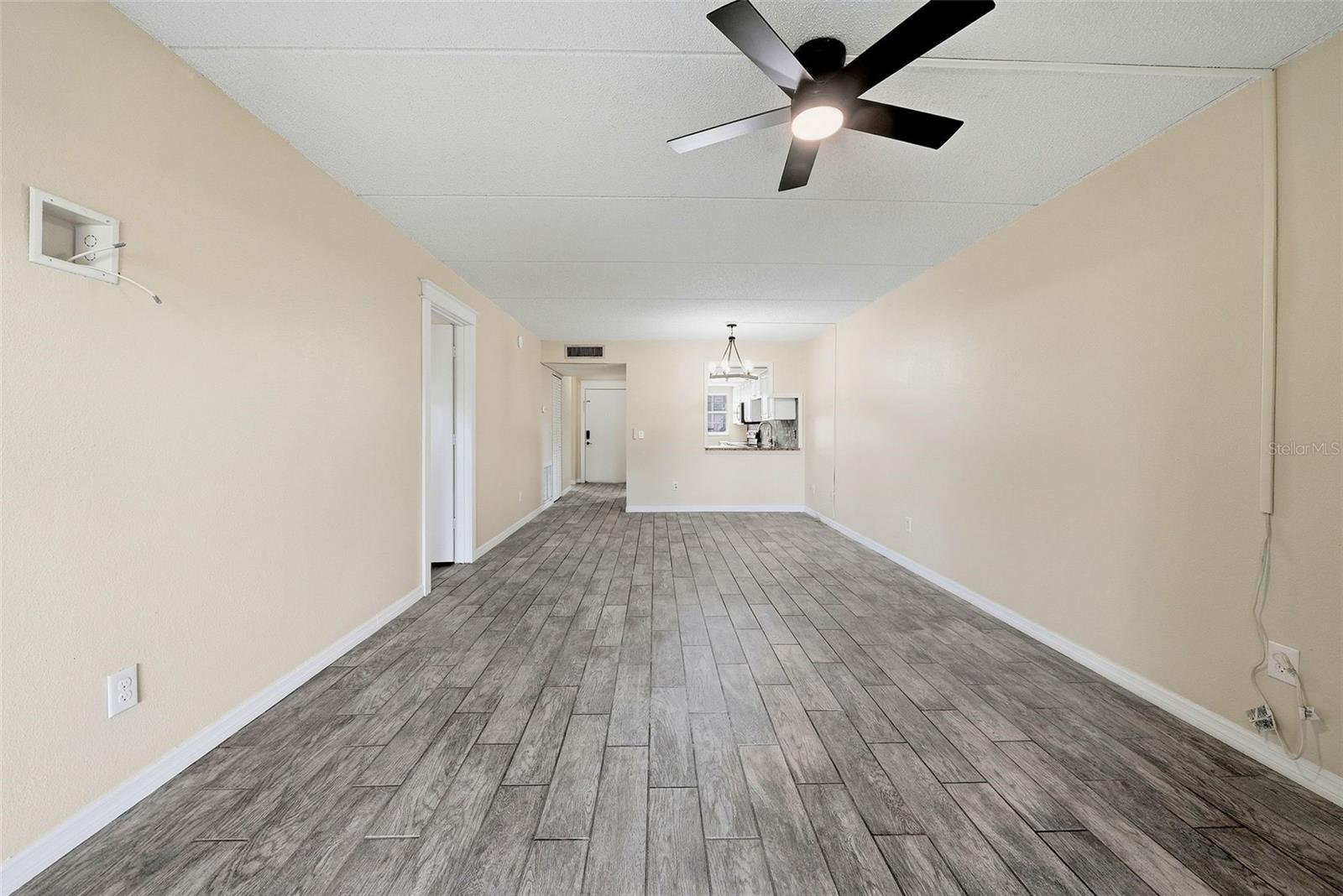 3821 N OAK DR #J21, TAMPA, FL, 33611