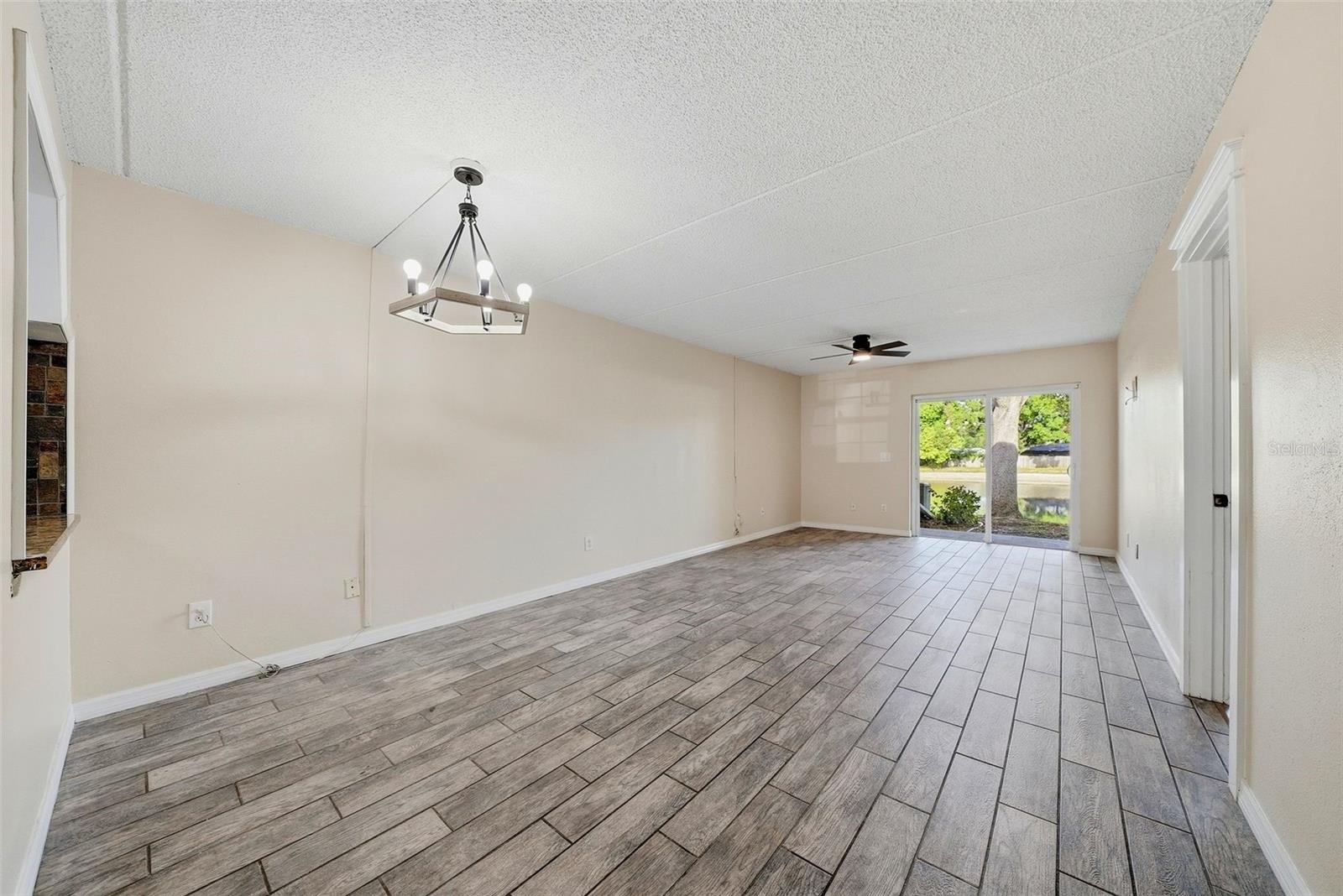 3821 N OAK DR #J21, TAMPA, FL, 33611