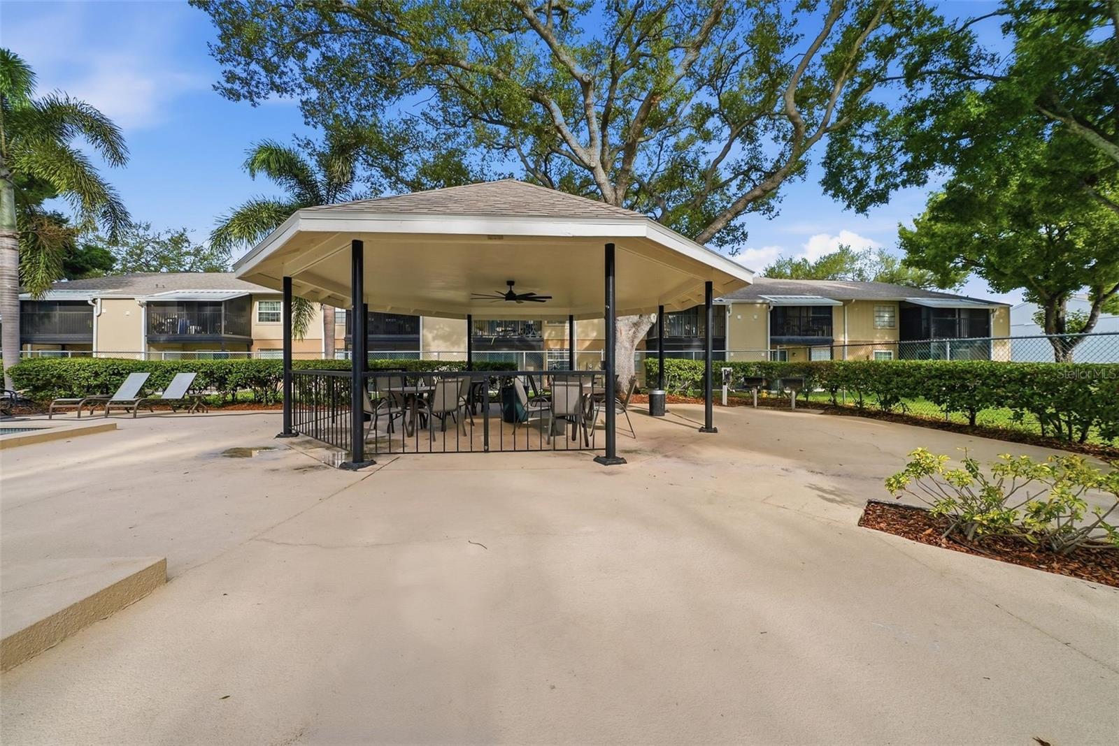 3821 N OAK DR #J21, TAMPA, FL, 33611