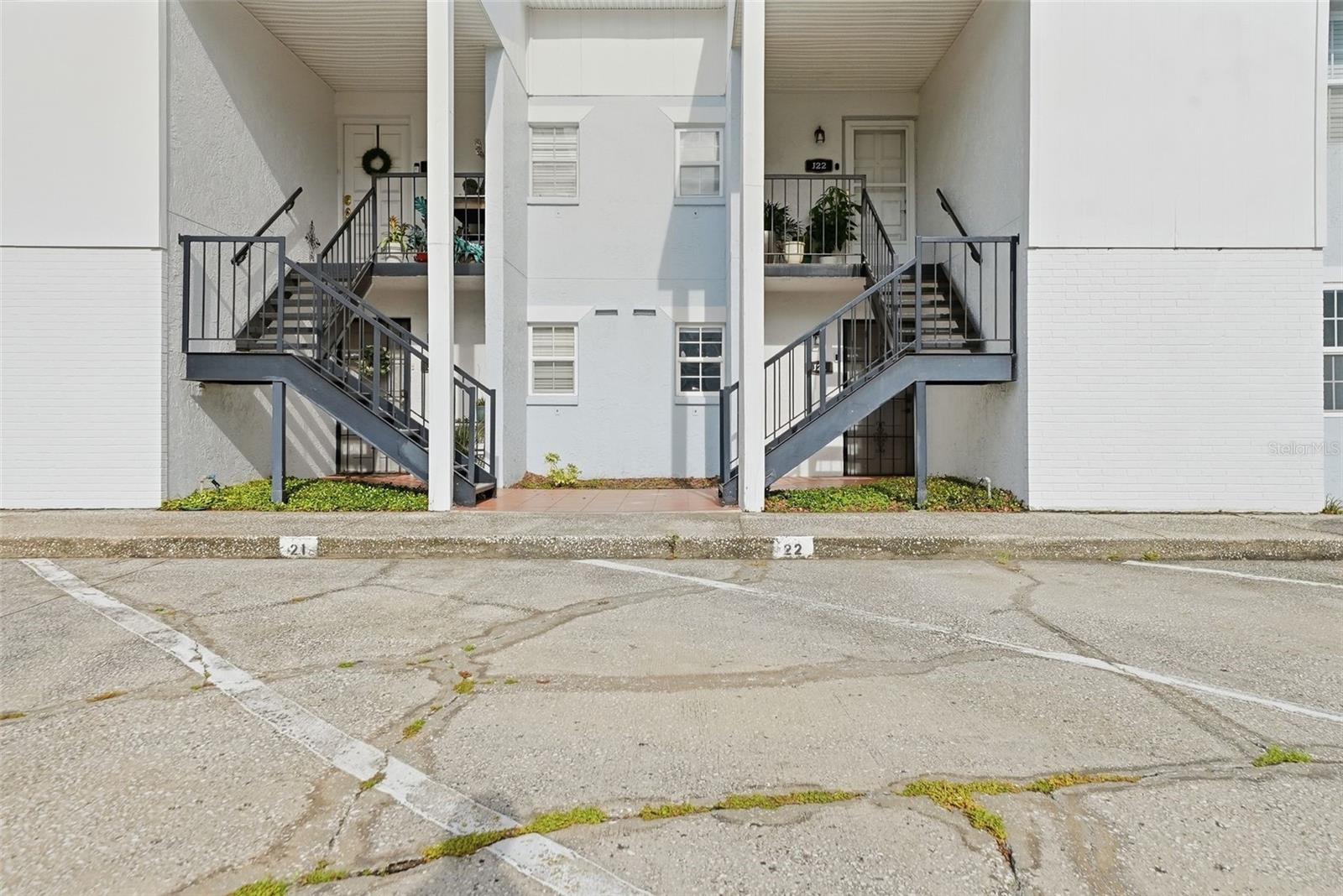 3821 N OAK DR #J21, TAMPA, FL, 33611