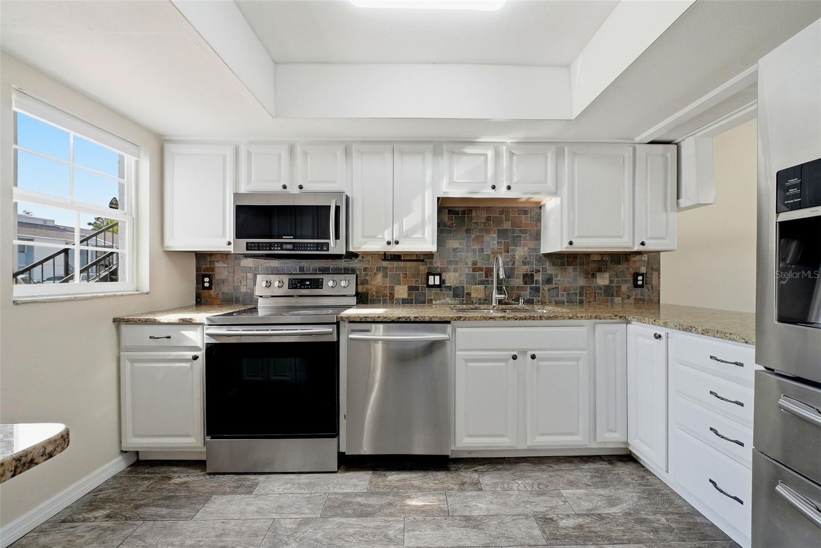 3821 N OAK DR #J21, TAMPA, FL, 33611