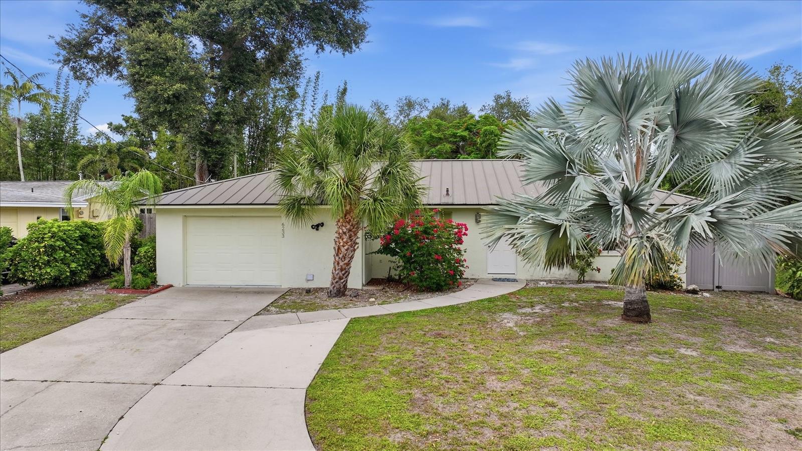 6233 ROCKEFELLER AVE, SARASOTA, FL, 34231