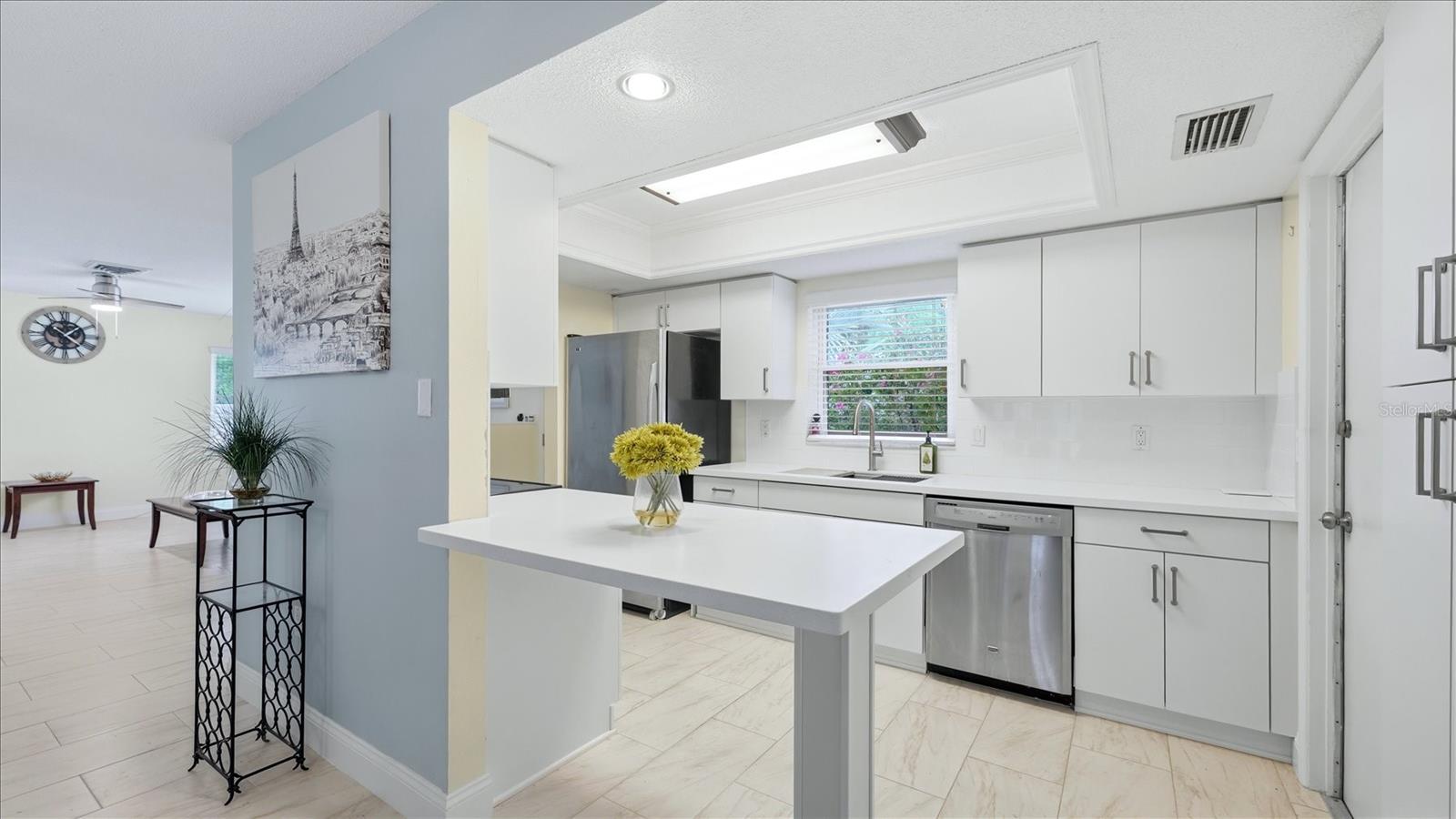 6233 ROCKEFELLER AVE, SARASOTA, FL, 34231
