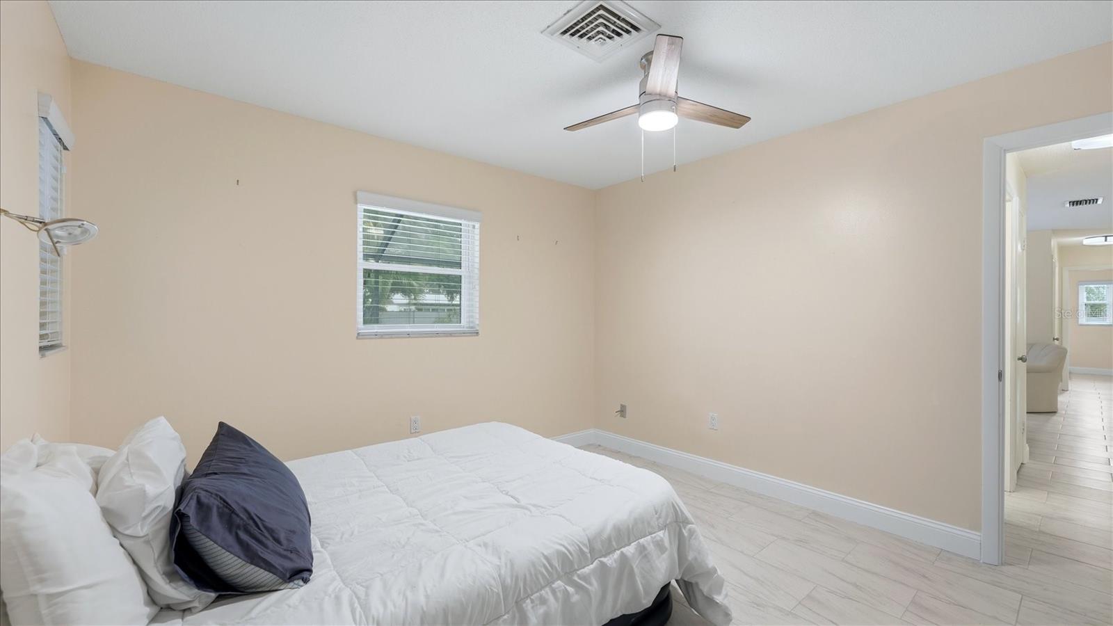 6233 ROCKEFELLER AVE, SARASOTA, FL, 34231