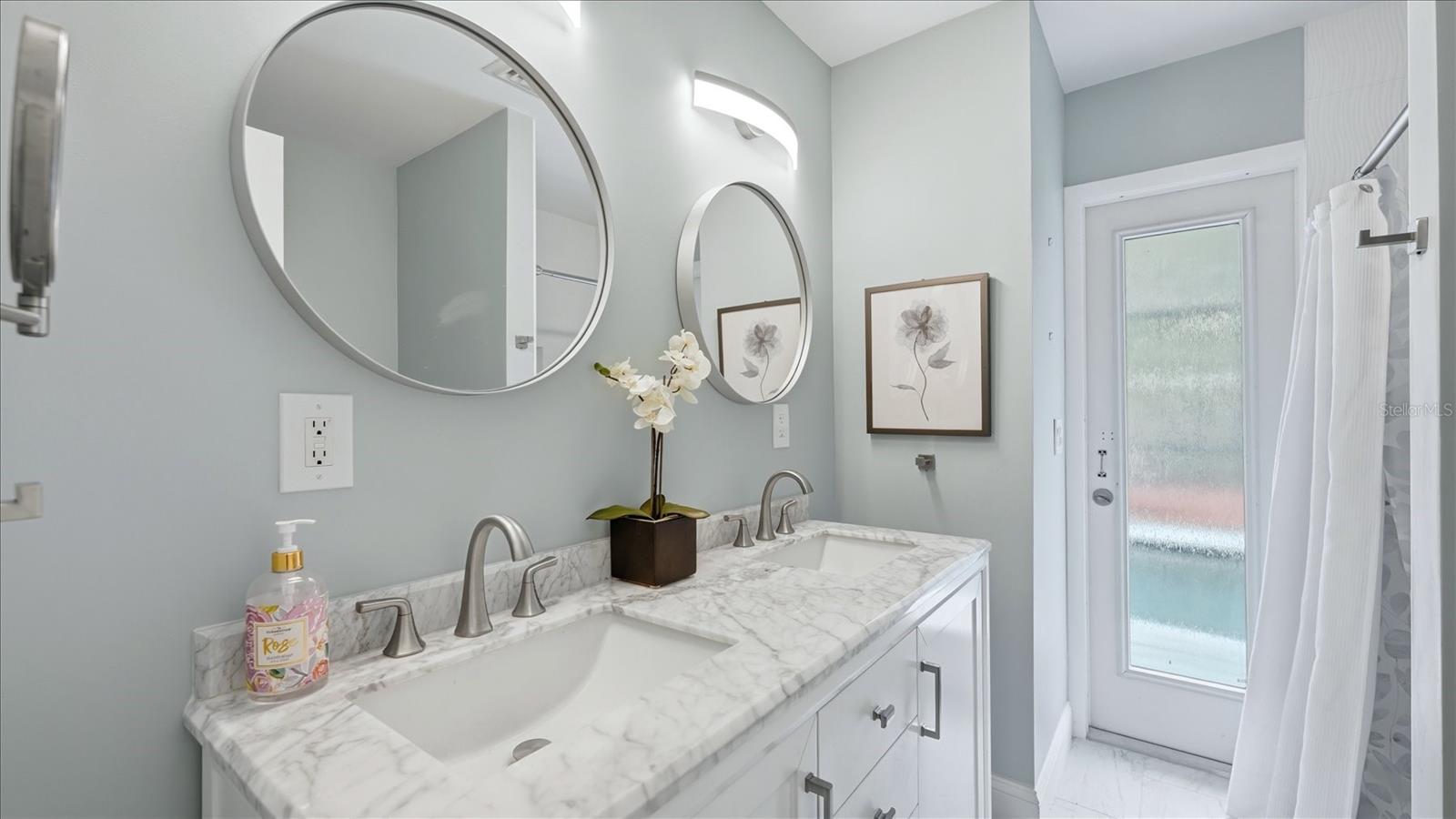 6233 ROCKEFELLER AVE, SARASOTA, FL, 34231