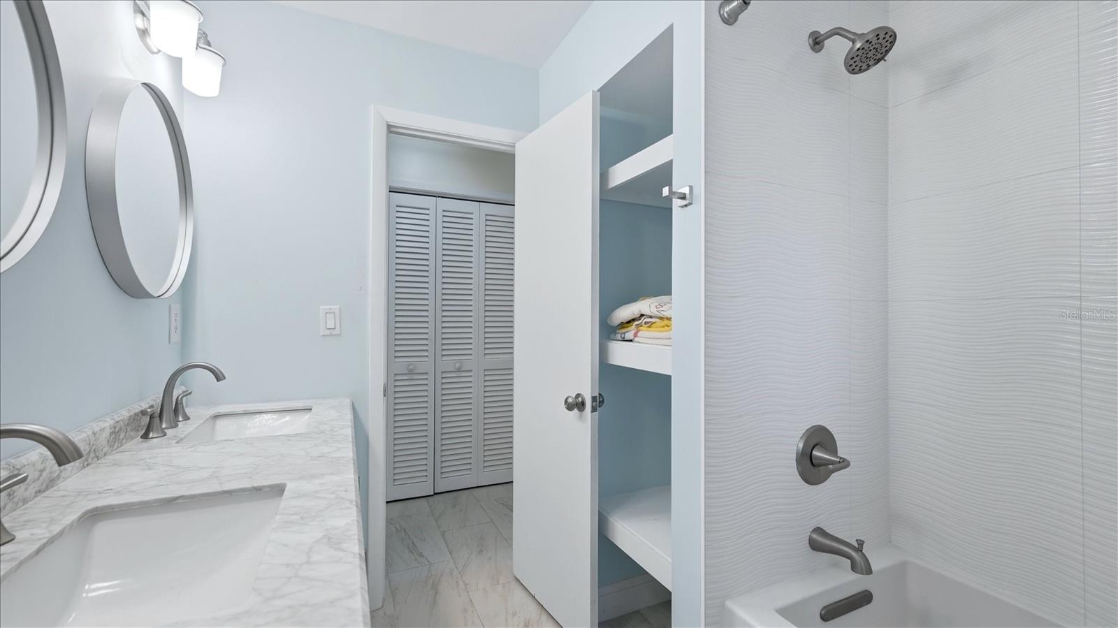 6233 ROCKEFELLER AVE, SARASOTA, FL, 34231