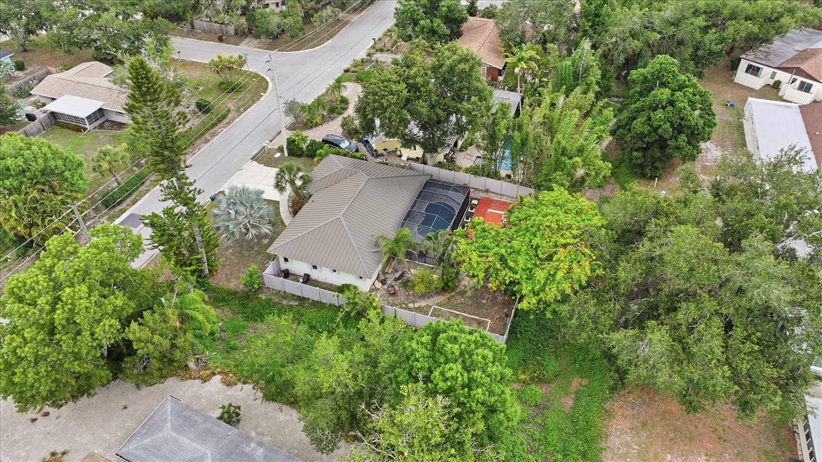 6233 ROCKEFELLER AVE, SARASOTA, FL, 34231