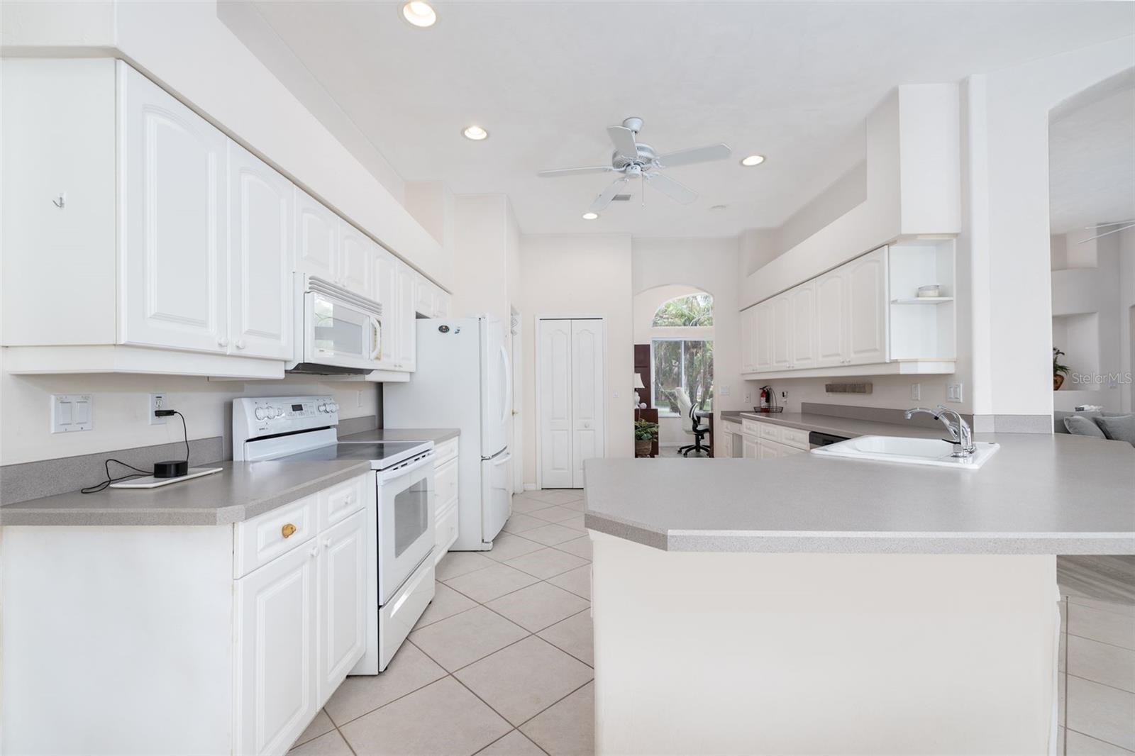 100 PARADISE VALLEY CT, DAYTONA BEACH, FL, 32114