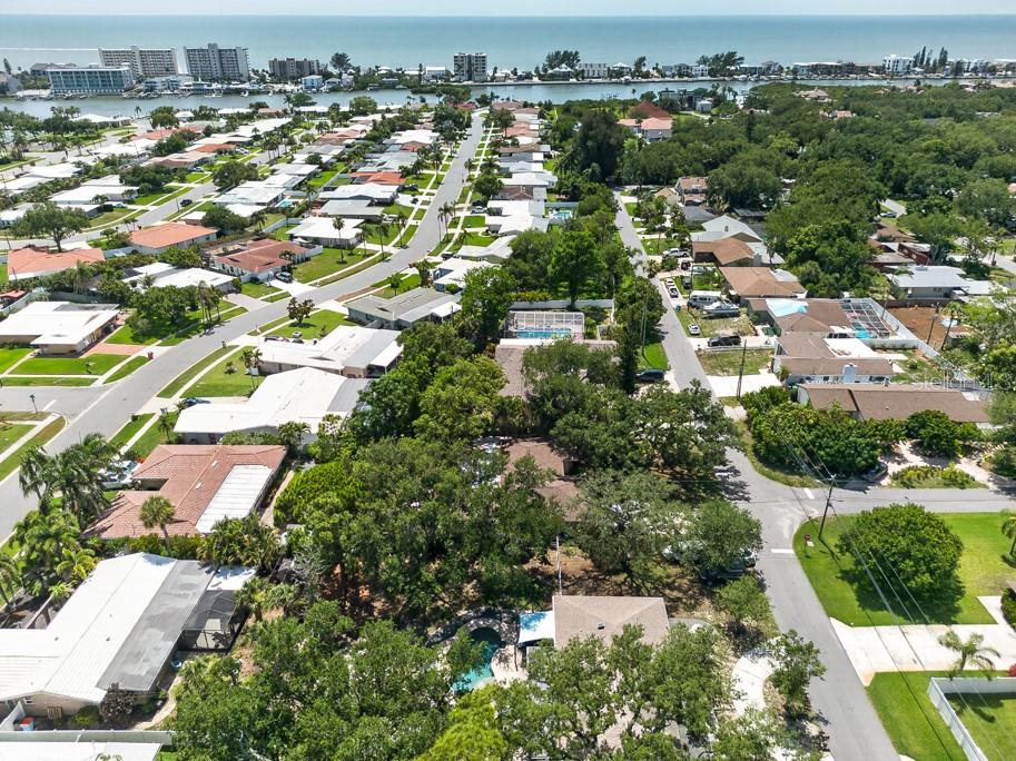 14728 BAY DR, LARGO, FL, 33774