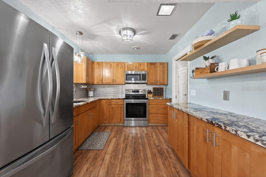 14728 BAY DR, LARGO, FL, 33774