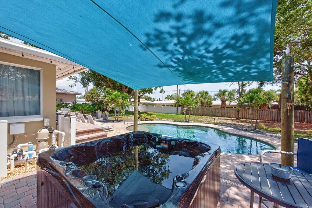14728 BAY DR, LARGO, FL, 33774
