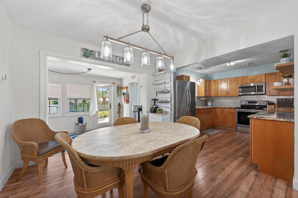 14728 BAY DR, LARGO, FL, 33774