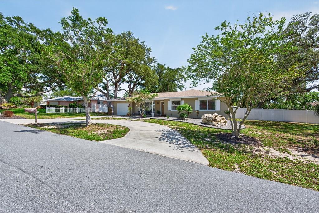 14728 BAY DR, LARGO, FL, 33774