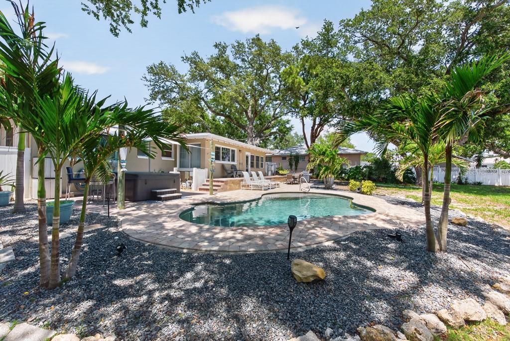 14728 BAY DR, LARGO, FL, 33774