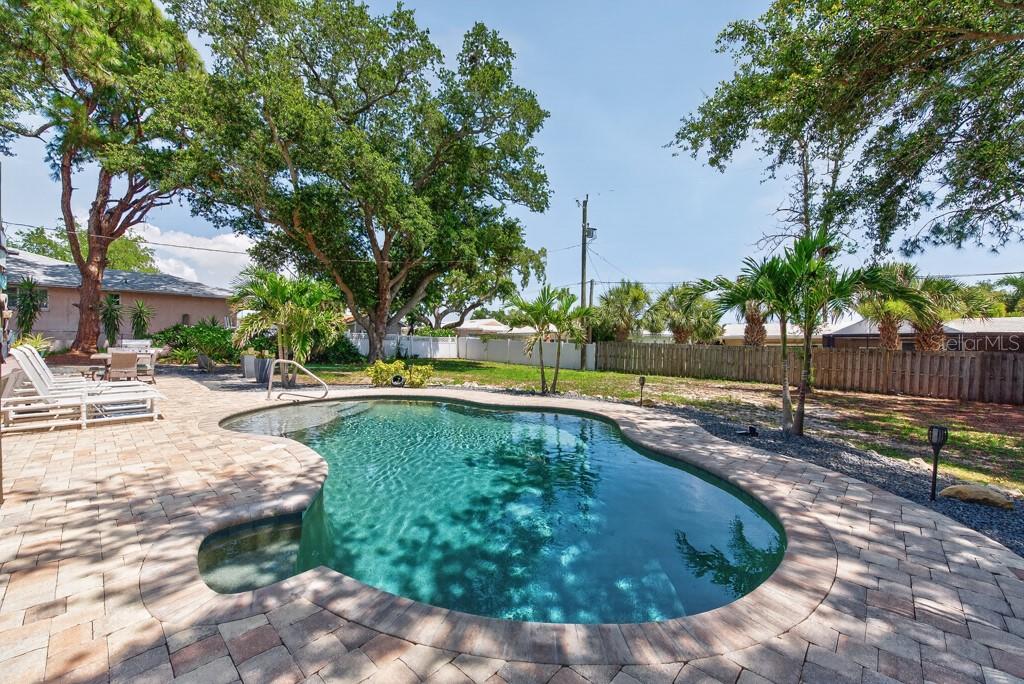 14728 BAY DR, LARGO, FL, 33774