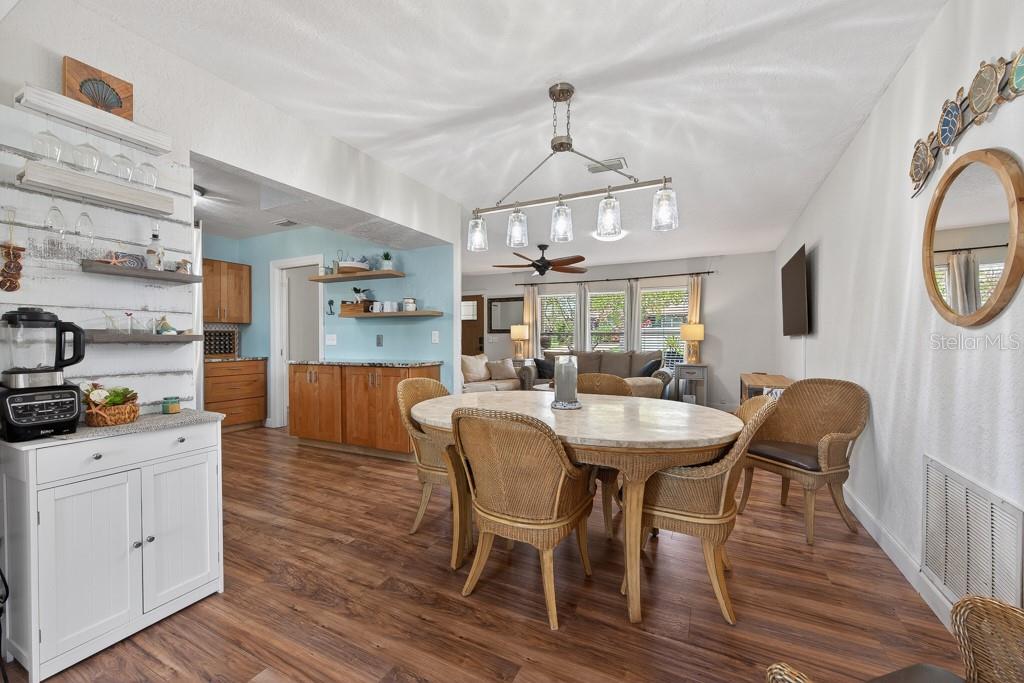14728 BAY DR, LARGO, FL, 33774