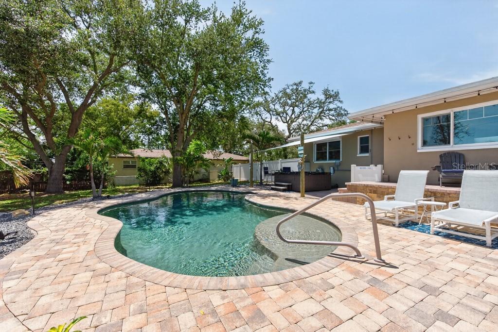 14728 BAY DR, LARGO, FL, 33774