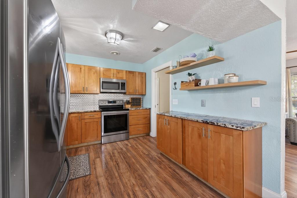 14728 BAY DR, LARGO, FL, 33774