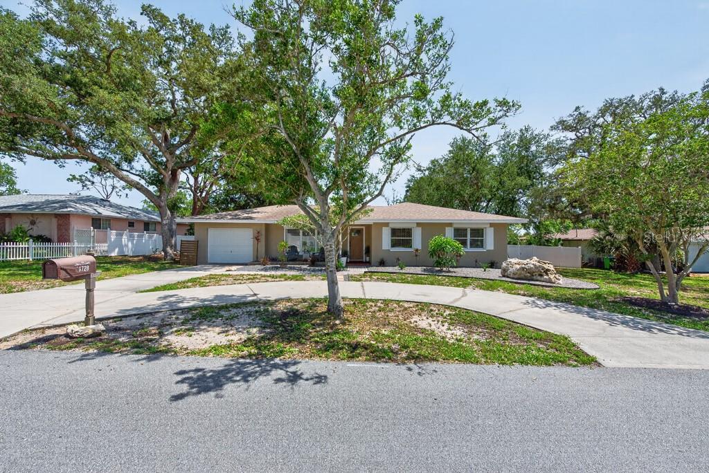 14728 BAY DR, LARGO, FL, 33774