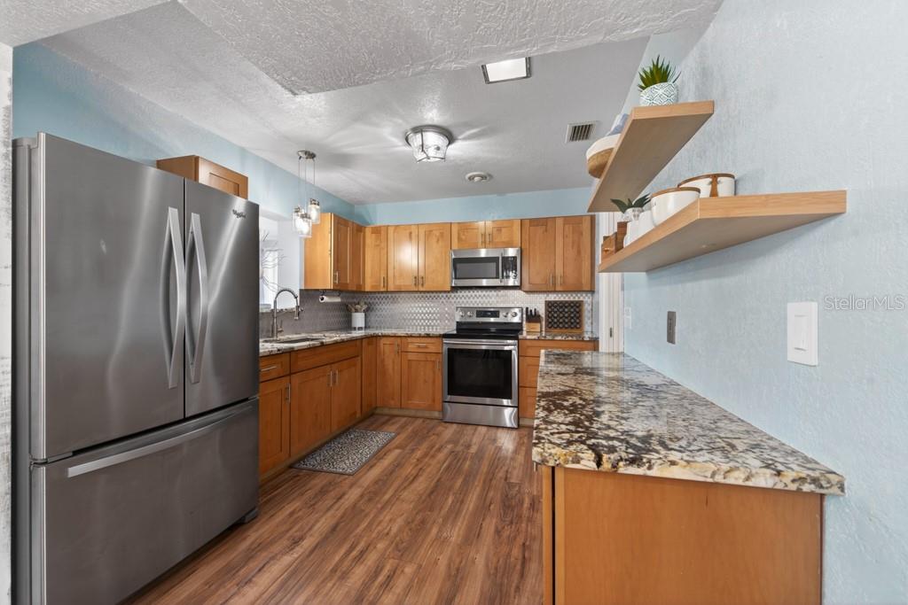 14728 BAY DR, LARGO, FL, 33774