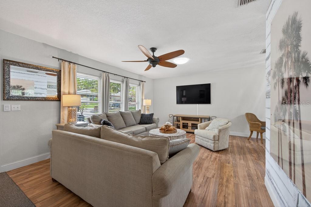 14728 BAY DR, LARGO, FL, 33774