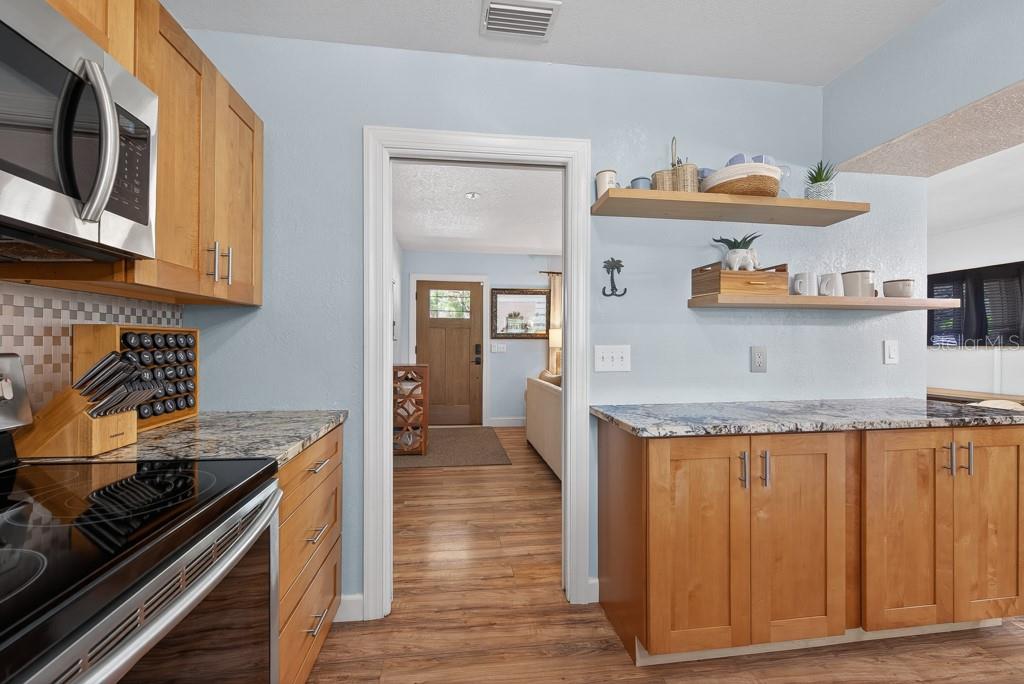 14728 BAY DR, LARGO, FL, 33774