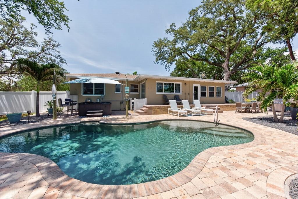 14728 BAY DR, LARGO, FL, 33774