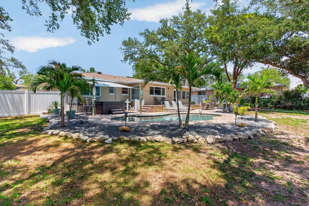 14728 BAY DR, LARGO, FL, 33774