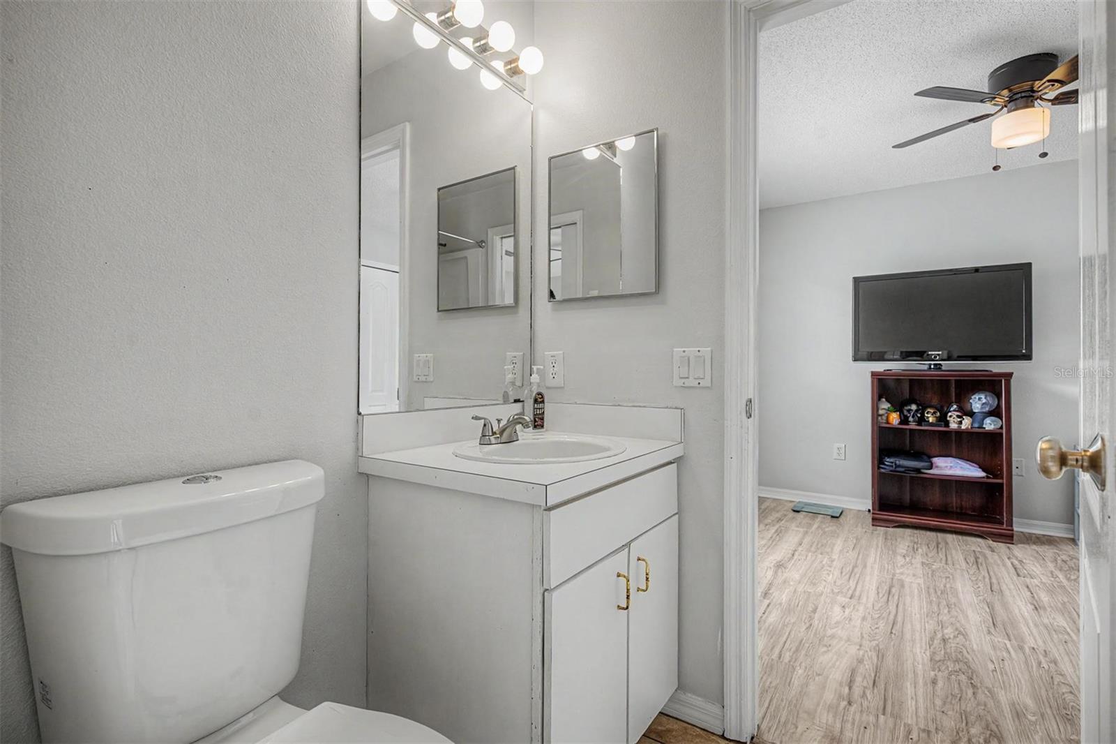 10238 CHARLESTON CORNER RD, TAMPA, FL, 33635