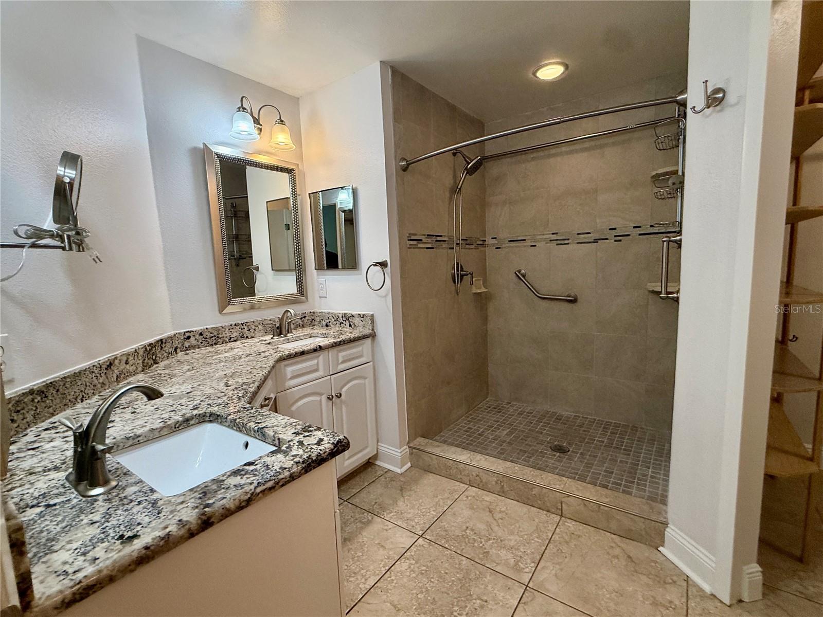 2461 BENTLEY DR, PALM HARBOR, FL, 34684