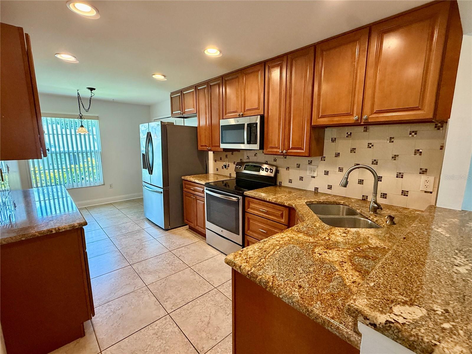 2461 BENTLEY DR, PALM HARBOR, FL, 34684