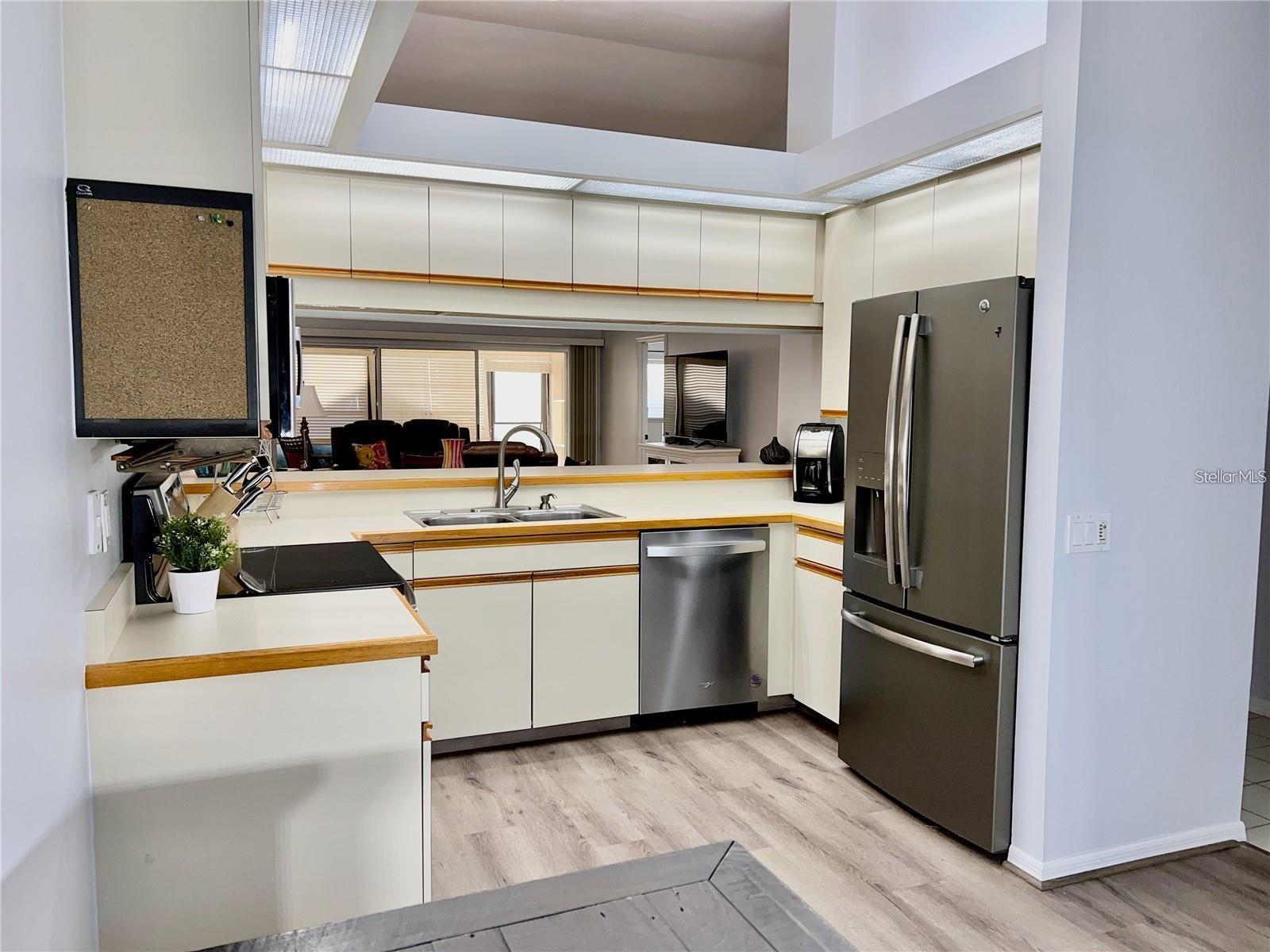7186 LAKESIDE DR, SARASOTA, FL, 34243