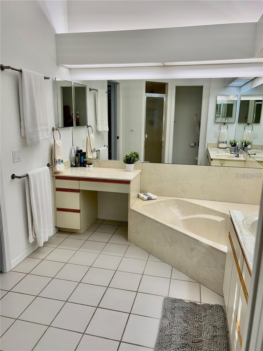 7186 LAKESIDE DR, SARASOTA, FL, 34243