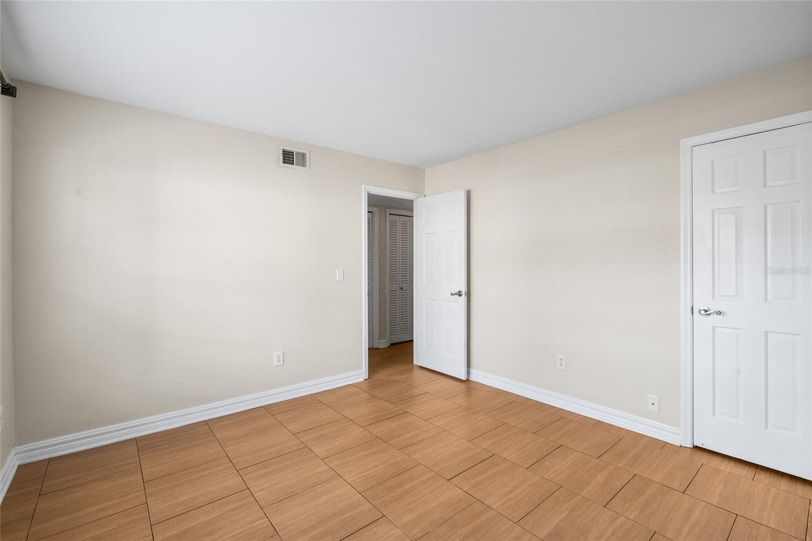 10360 CARROLLWOOD LN #212, TAMPA, FL, 33618
