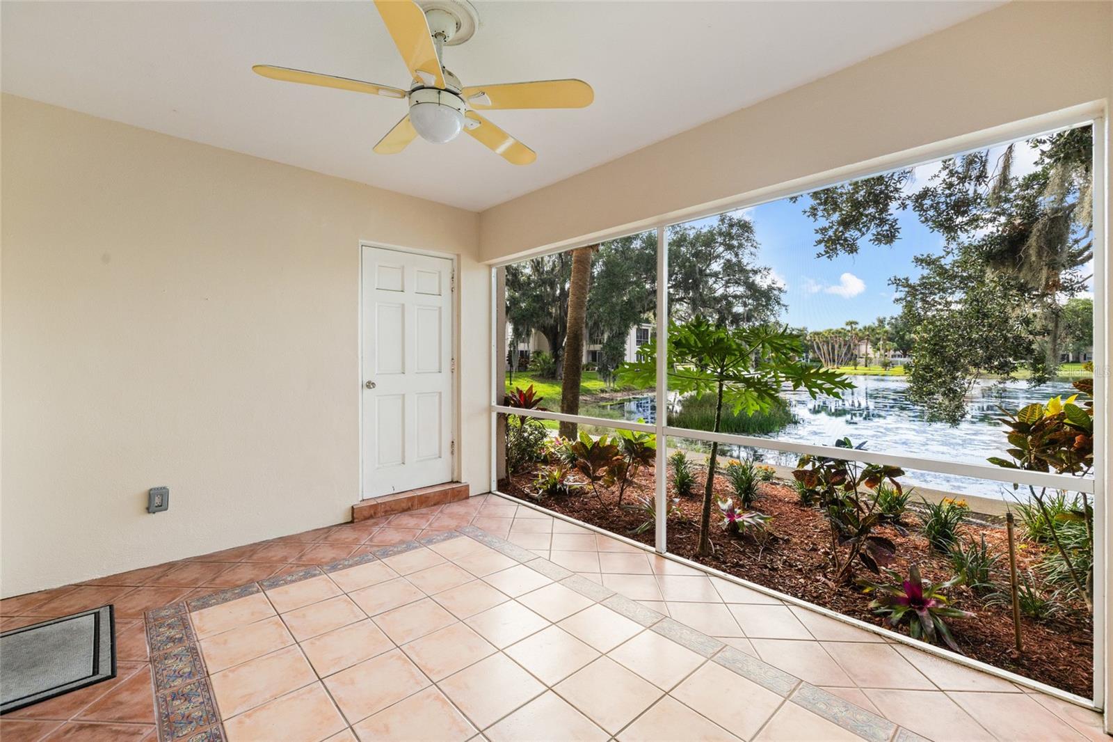 10360 CARROLLWOOD LN #212, TAMPA, FL, 33618