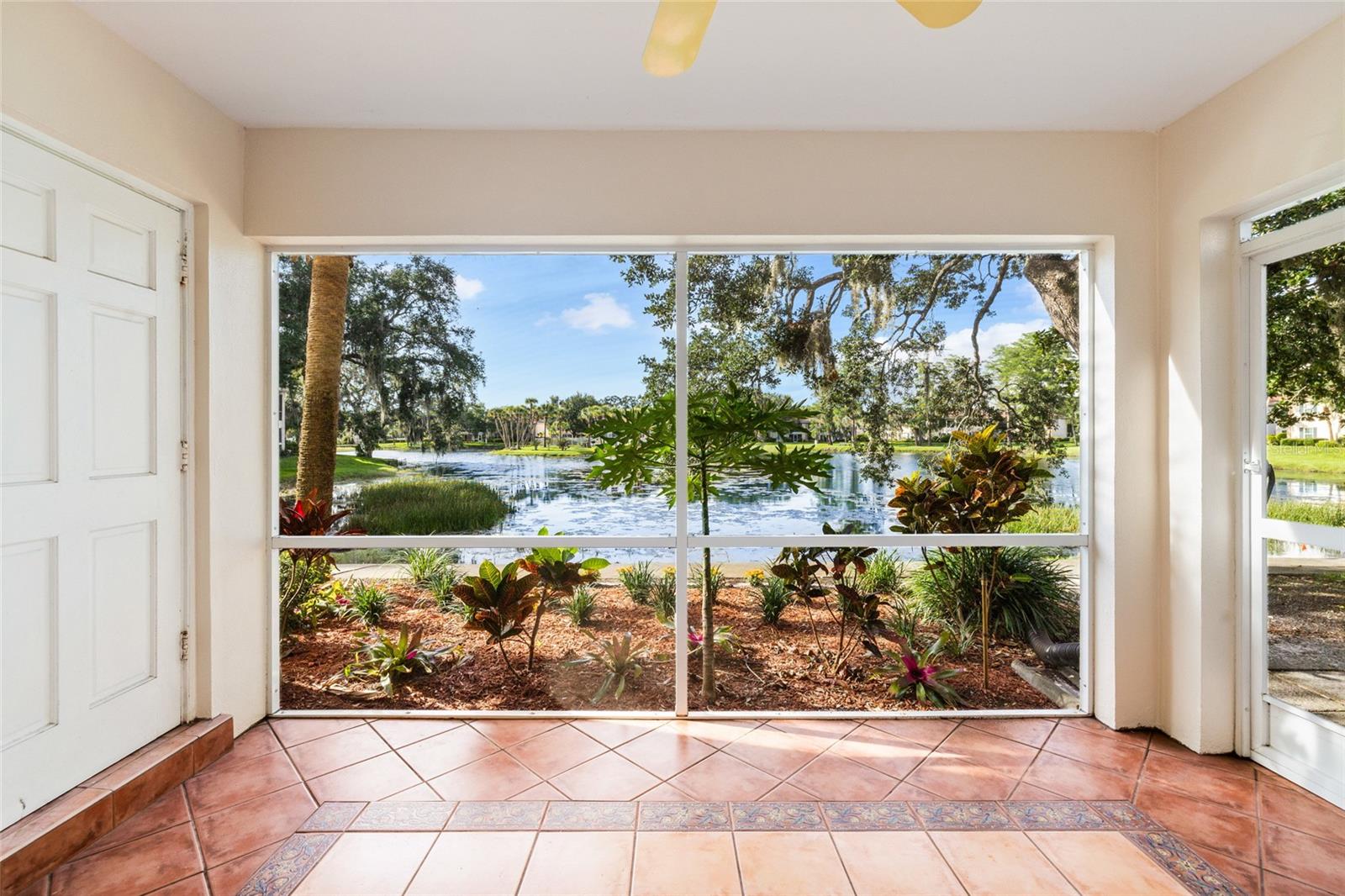 10360 CARROLLWOOD LN #212, TAMPA, FL, 33618