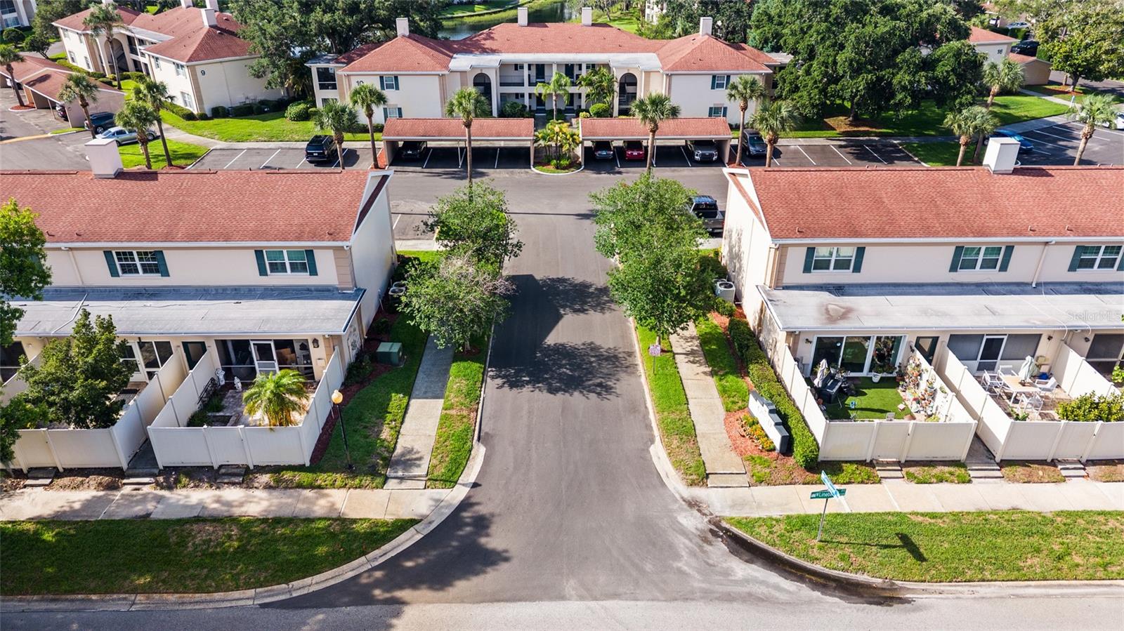 10360 CARROLLWOOD LN #212, TAMPA, FL, 33618