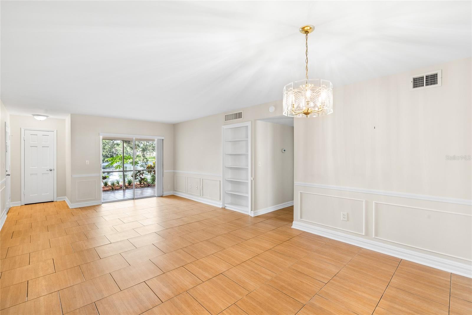 10360 CARROLLWOOD LN #212, TAMPA, FL, 33618