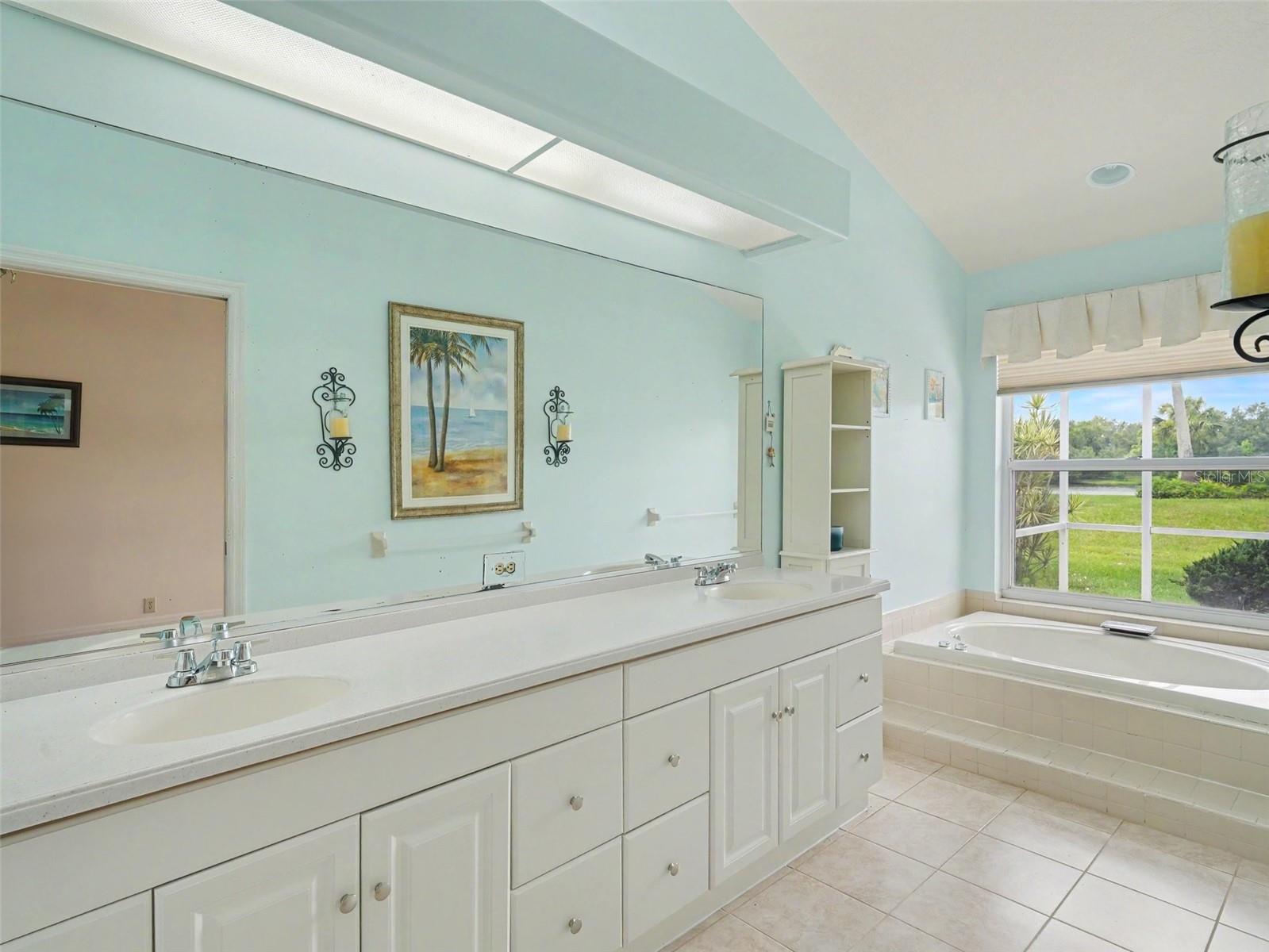 6643 OAKBROOKE CIR, BRADENTON, FL, 34202