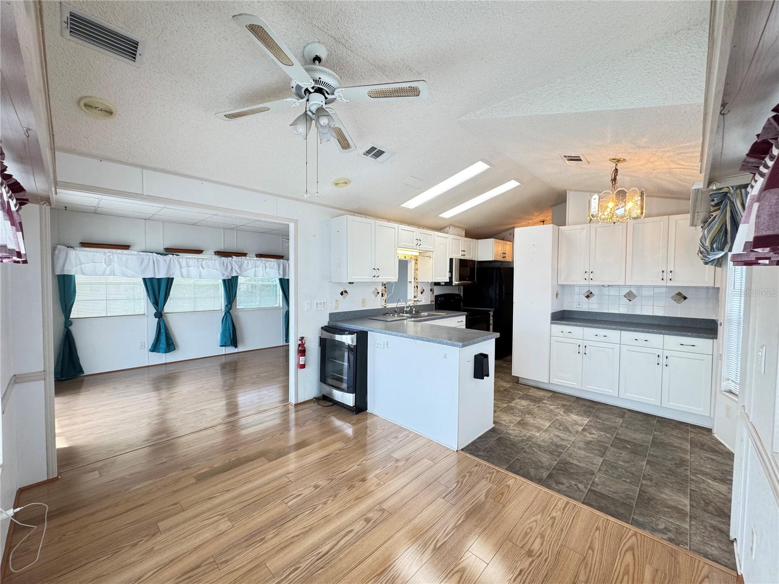 35151 DANNY DR #Lot 114, ZEPHYRHILLS, FL, 33541