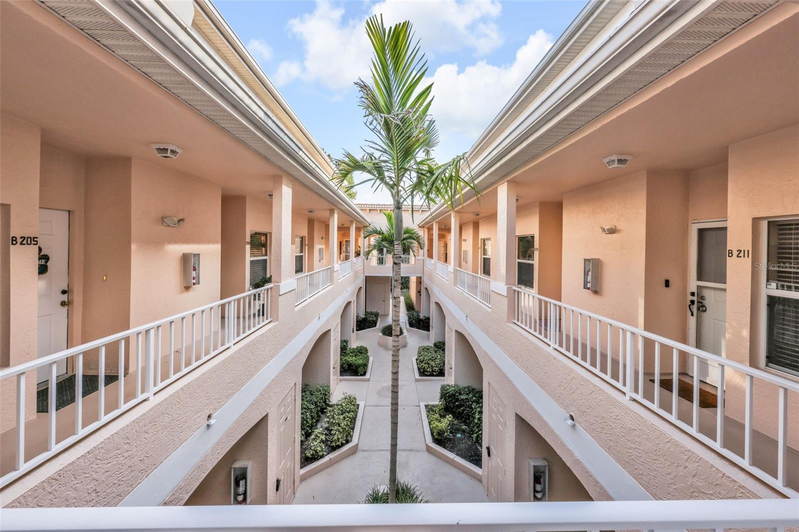 1044 WOODSHIRE LN #B211, NAPLES, FL, 34105
