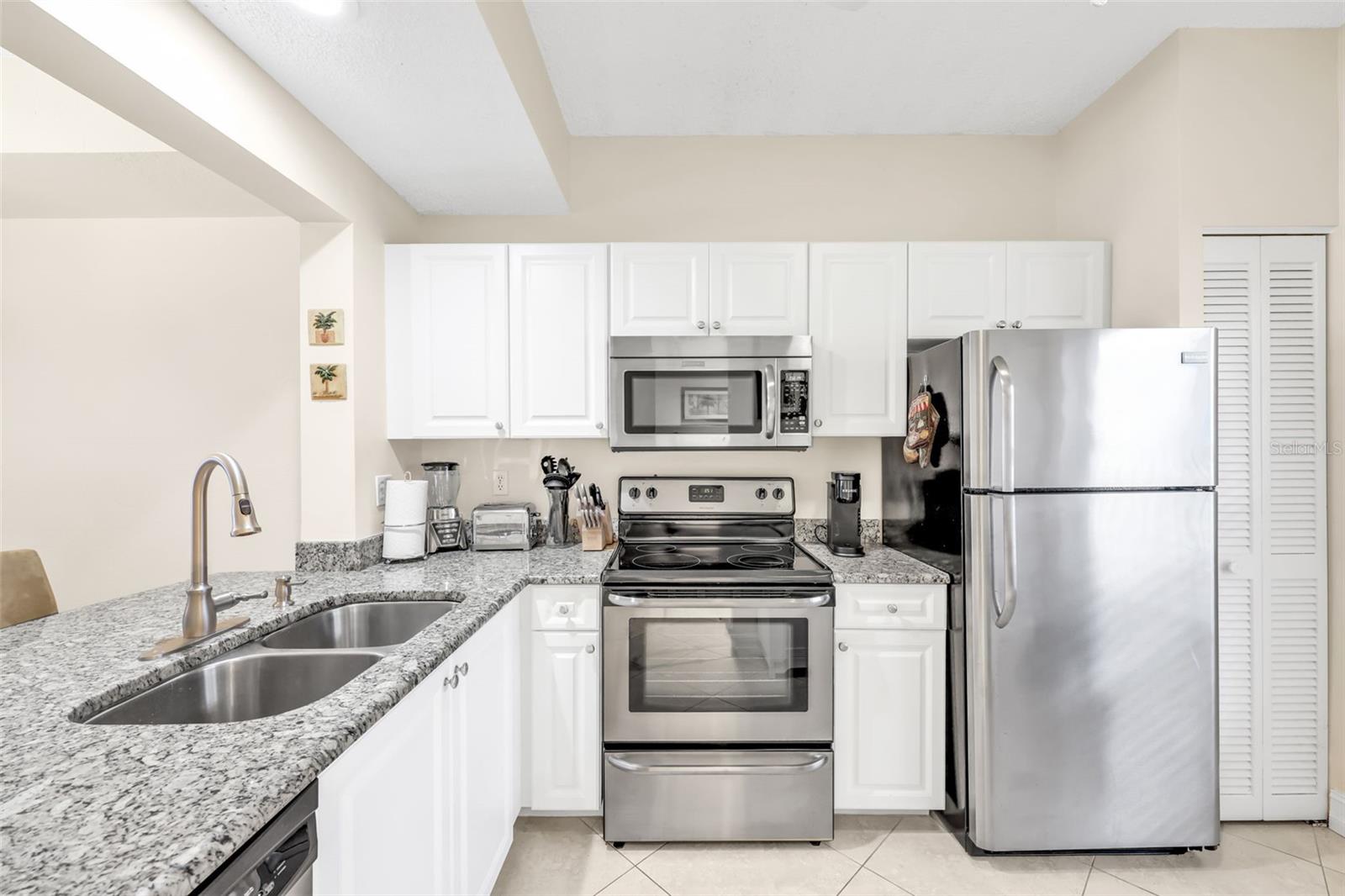 1044 WOODSHIRE LN #B211, NAPLES, FL, 34105
