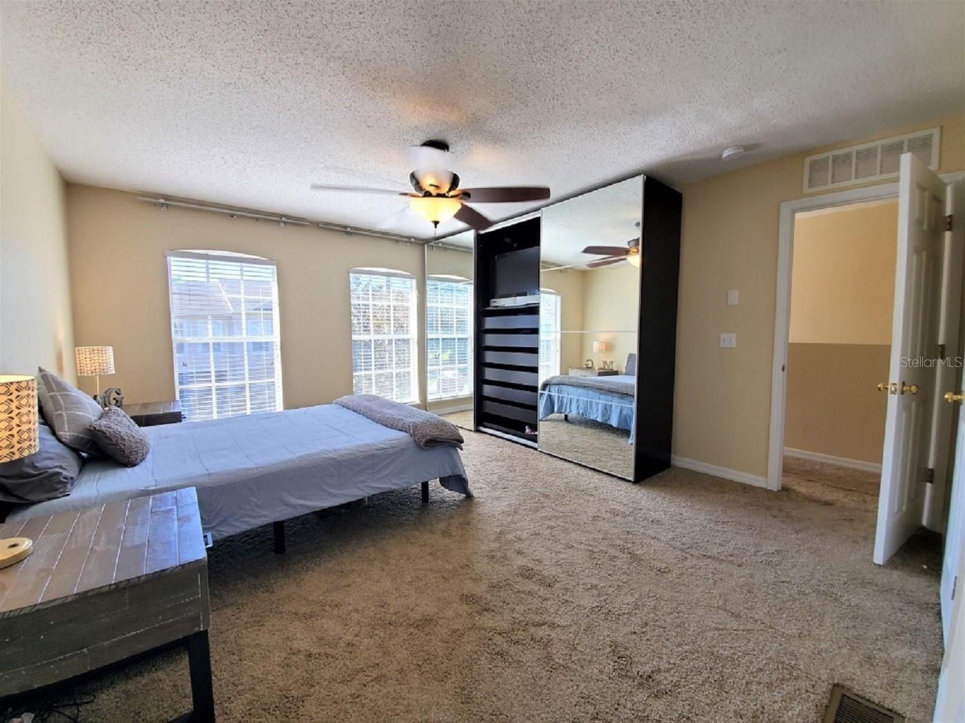 9870 ASHBURN LAKE DR, TAMPA, FL, 33610