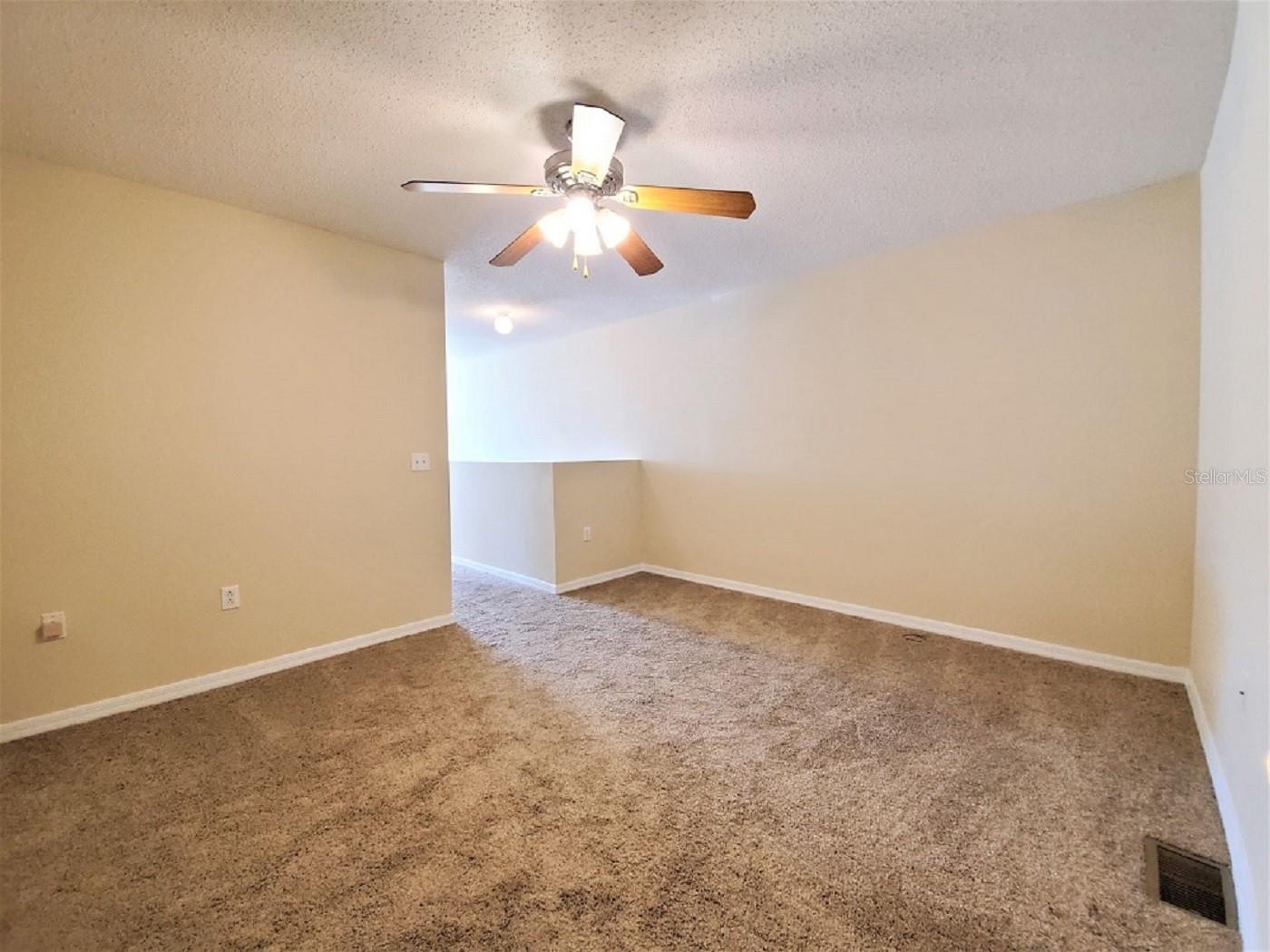 9870 ASHBURN LAKE DR, TAMPA, FL, 33610